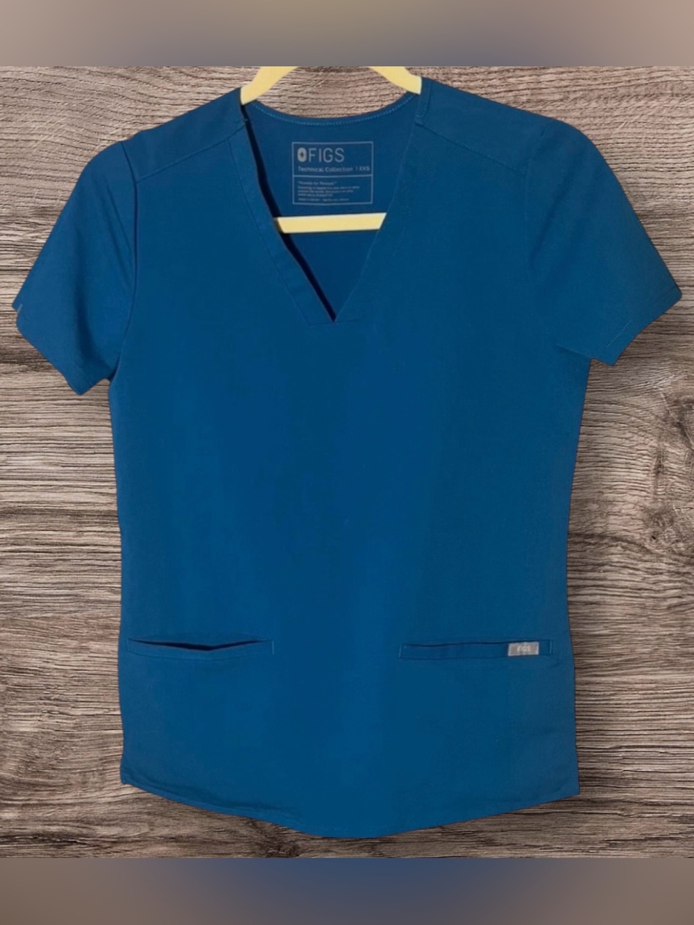 💙FIGS- Alps Blue. Casma Three-Pocket Scrub Top. Size- XXS. EUC.